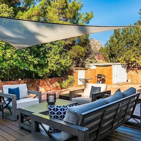 Villa Red Rock Retreat With Amazing Patio And Hot Tub For Family
